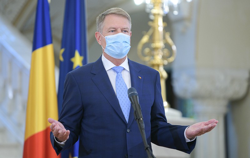 Klaus Iohannis ne-a anunțat că sunt obligatorii, dar România are nevoie de 30 de milioane de măști pe săptămână