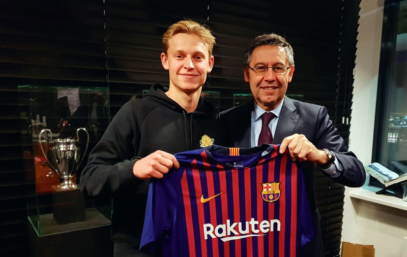 Barcelona l-a cumpărat pe olandezul Frenkie De Jong, 21 de ani, cu 75.000.000 de euro