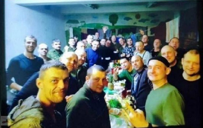 Ultima fotografie cu soldați ruși în viață, înainte să fie bombardați în cazarma din Makiivka, de Anul Nou: „12 camioane cu morți”