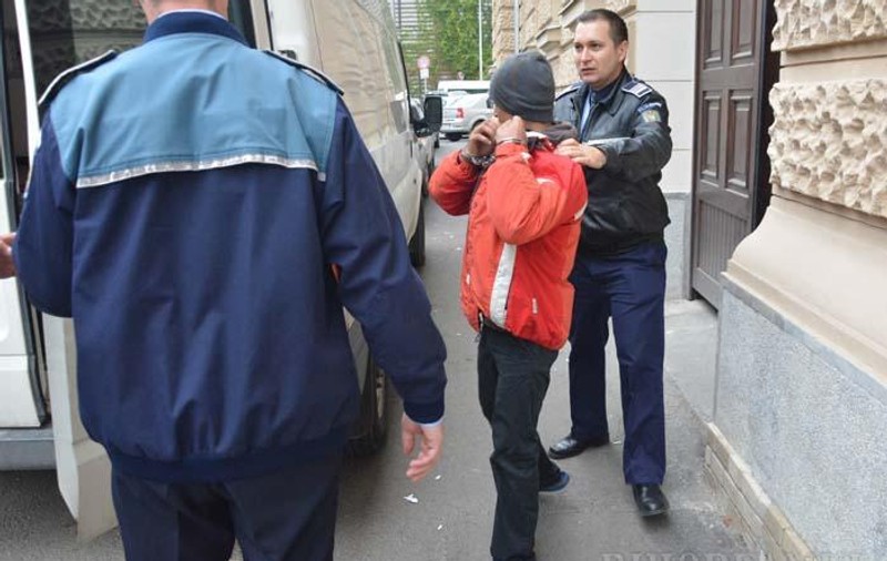 O fetiță a fost violată de propriul tată. Bărbatul a fost arestat de polițiștii din Oradea