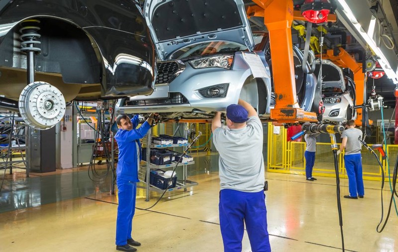 Producătorul auto care reacționează dur la scăderea vânzărilor: va da afară 11.000 de angajați pe plan mondial