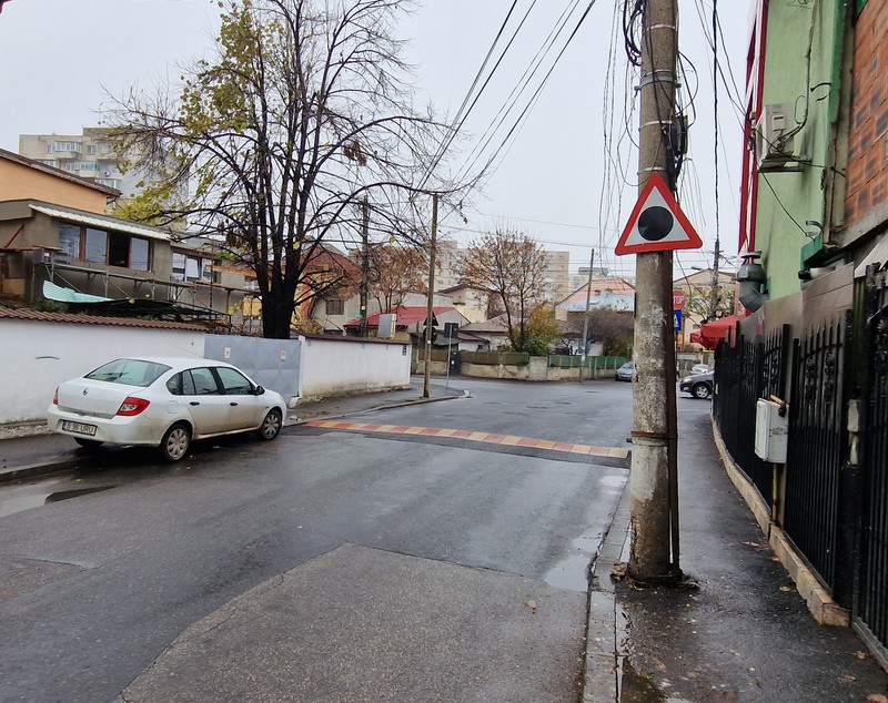 Una dintre intersecțiile prezentate de Libertatea ca puncte negre în traficul bucureștean, securizată: „Lucrare unică. E un început”