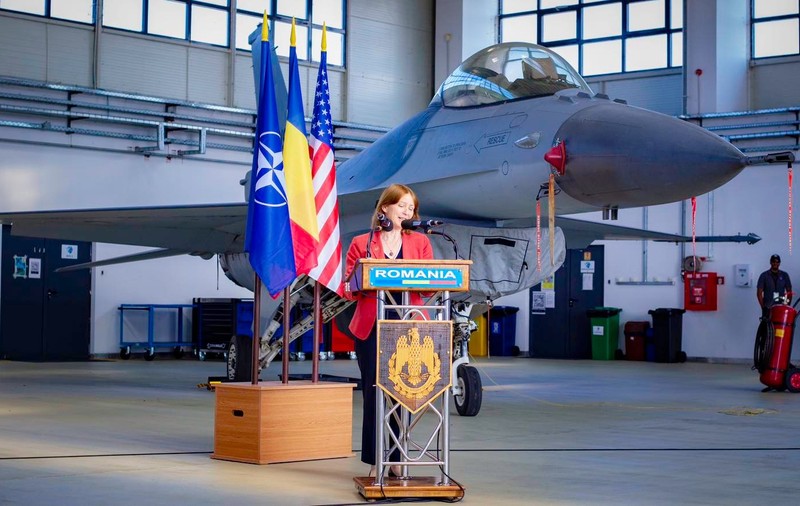 Ambasadoarea SUA la Bucureşti: Aşteptăm cu nerăbdare ca România să deschidă centrul de instruire F-16 în special pentru Ucraina