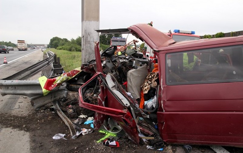 Foto | Grav accident în Austria: 3 români morţi şi 5 grav răniţi