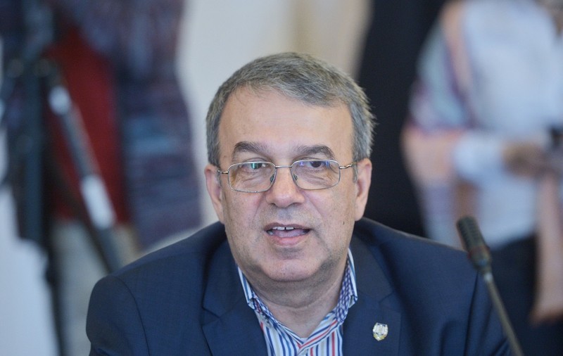 Guvernul și PNL se izolează după ce senatorul Vergil Chițac a fost confirmat cu coronavirus. El a participat luni la ședințele de plen﻿