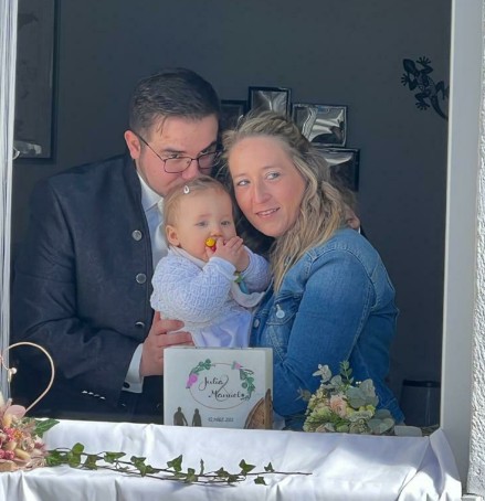 Manuel, Juilia și copilul lor s-au îmbolnăvit de Covid.