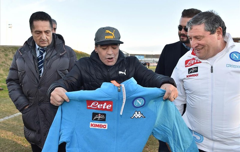 Maradona a vizitat-o pe Napoli la antrenament! ”Procesiunea” jucătorilor! GALERIE FOTO & VIDEO