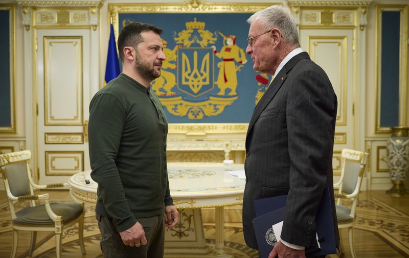 Casa Albă îl presează pe Zelenski să negocieze „acordul mineralelor”, prin care Trump i-a cerut 500 de miliarde de dolari
