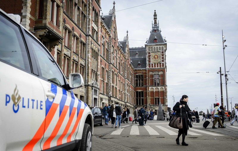 Arestări în Amsterdam. S-au tras focuri de armă