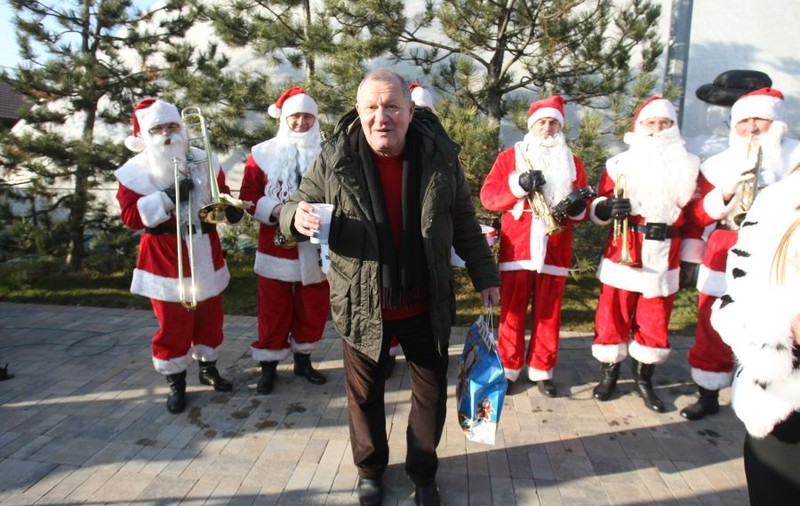 POMANA PORCULUI LA ŢÂNŢĂREANU ACASĂ! CEA MAI TARE PETRECERE PE CARE A DAT-O VREODATĂ! | FOTO