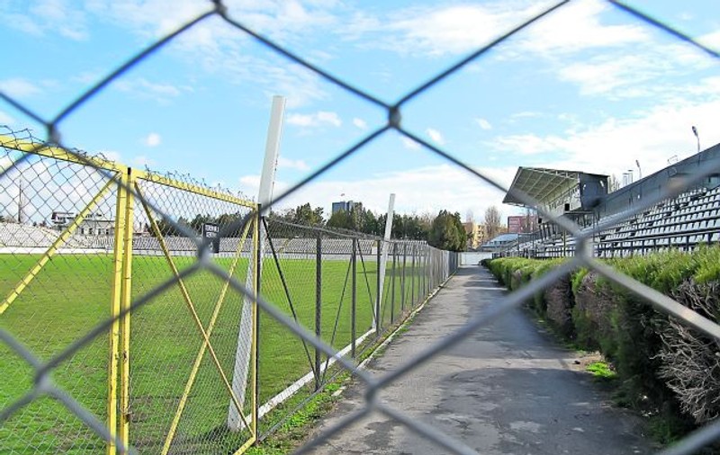 Regie pustie! Sportul nu mai are voie să joace şi să se antreneze acasă, din cauza datoriilor imense acumulate