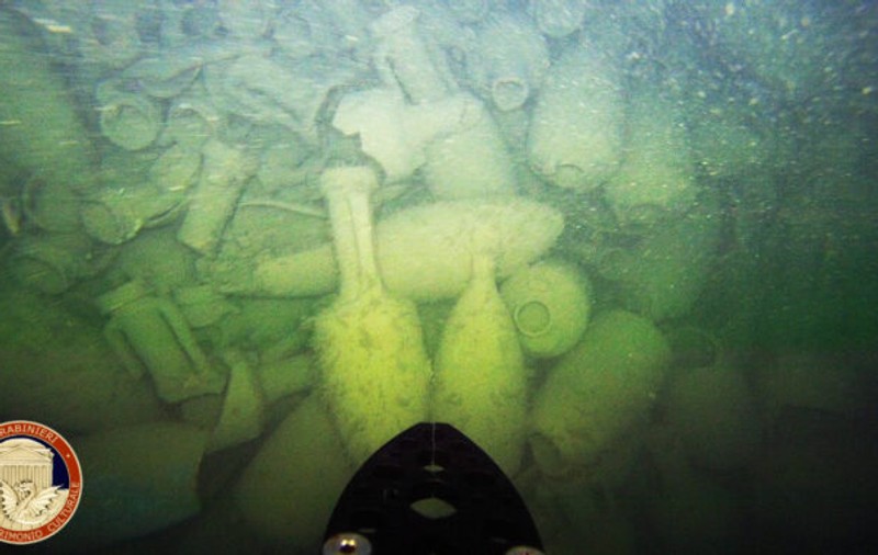Epavă romană veche de 2.000 de ani, descoperită în largul coastelor Italiei. Ce s-a găsit la bordul ei