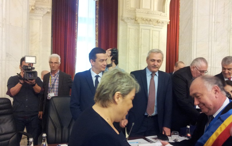 Reportaj: Primarii PSD, promisiuni de la centru: Salarii mărite, sporuri pentru fonduri europene, clarificarea legislației