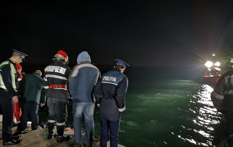 Un muncitor din portul Constanța a căzut în apă cu motostivuitorul. Trupul nu i-a fost găsit