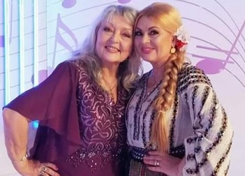 Viorica Chiurciu alături de marea profesoară și solistă Viorela Filip (stânga)
