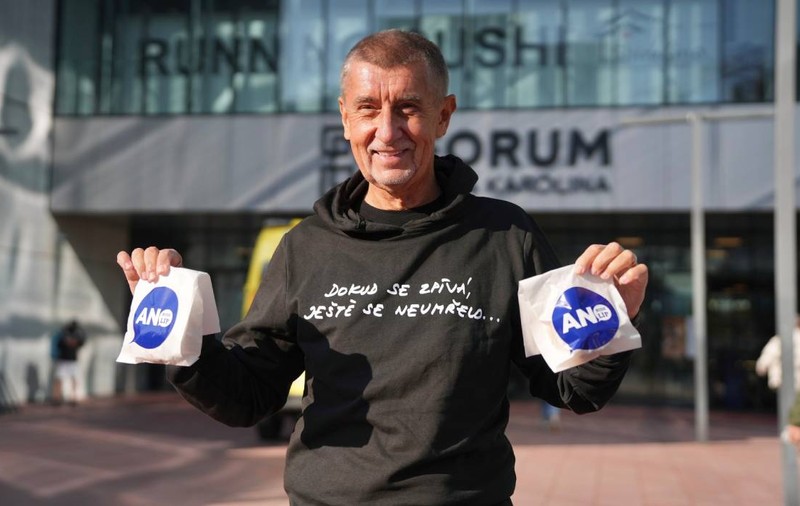 Miliardarul Andrej Babiš a împărțit gogoși în prima zi de vot din Cehia: le-a promis cehilor salarii mai mari și că reduce ajutorul pentru Ucraina