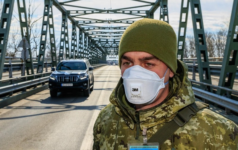 General ucrainean dezertor. A încercat să treacă granița cu documente falsificate: era simplu soldat și fusese declarat inapt combatant