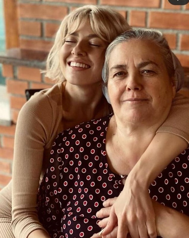 Imagini cu Lidia Buble și mama ei