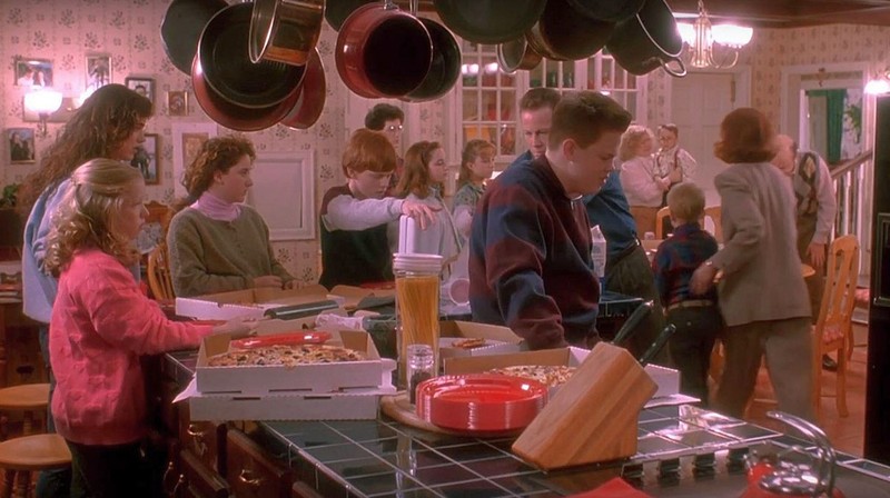 Imagine din film înainte de plecarea spre Paris FOTO Captură video