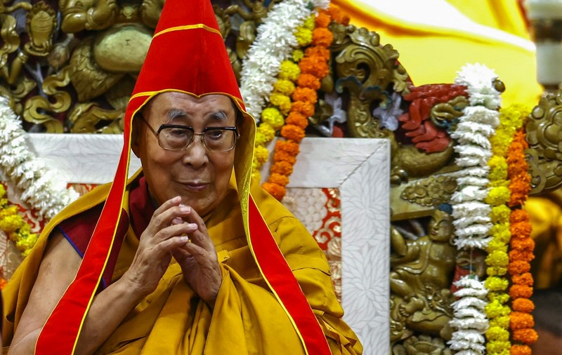 Dalai Lama speră că va trăi mai mult de 130 de ani: „Intenţionez să slujesc dharma cât mai mult timp posibil”