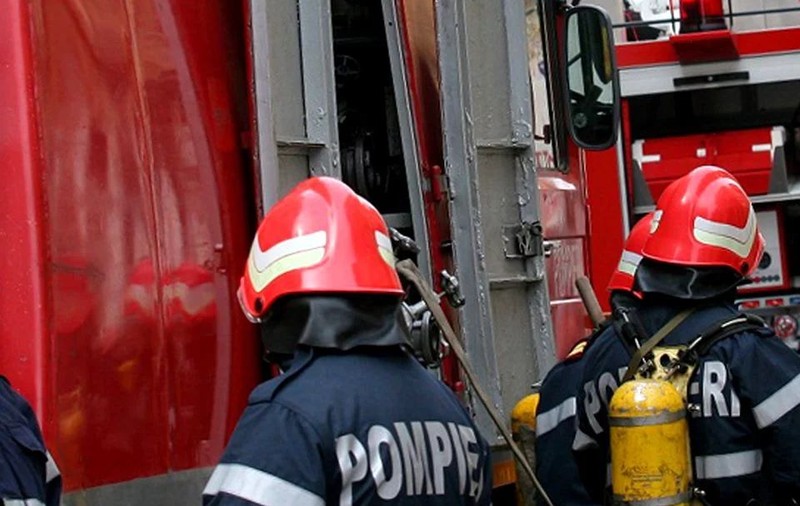 Un bloc de locuințe din Târgu Mureș, evacuat din cauza unui incendiu izbucnit de la o lumânare