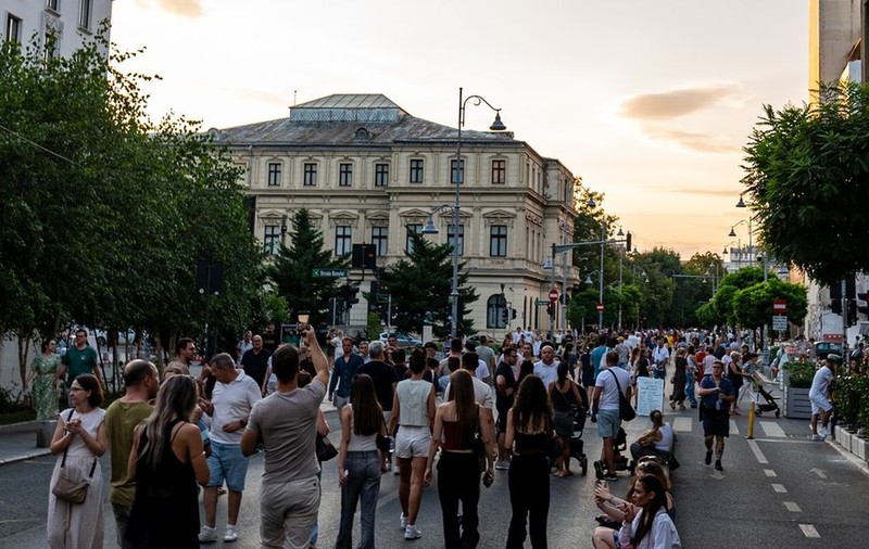 Principalele preocupări ale românilor în contextul schimbărilor economice. În ce domenii își doresc investiții mai mari
