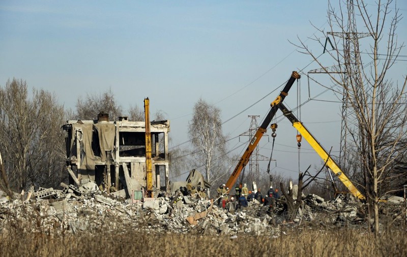 Rusia dă vina pe soldații săi morți pentru atacul de la Makiivka. „Acest factor a permis inamicului să fixeze coordonatele locului”