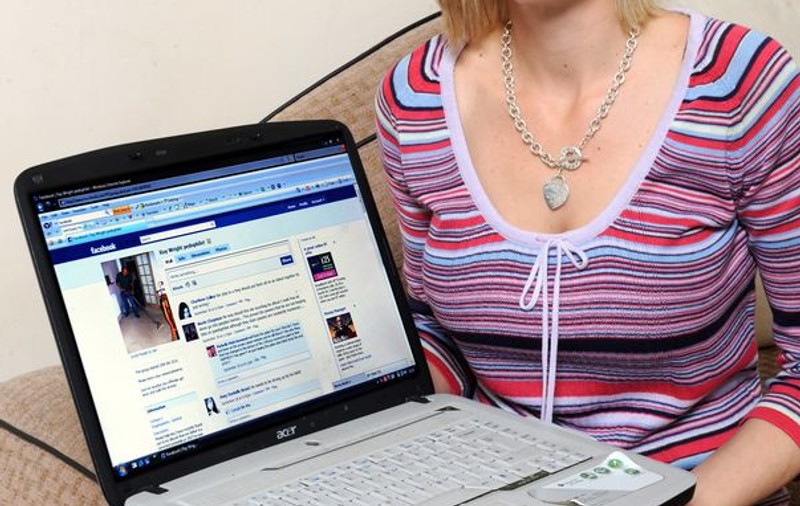 ÎNGROZITOR! A aflat de pe Facebook că fiica ei a MURIT