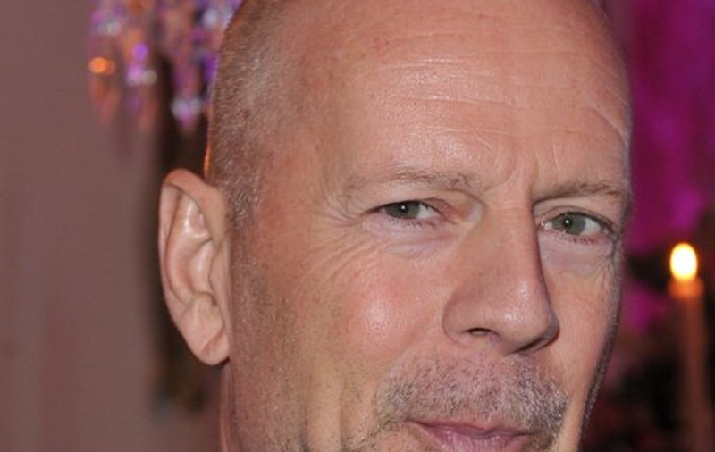 Aşa generozitate mai rar! Bruce Willis vrea să doneze un întreg complex hotelier
