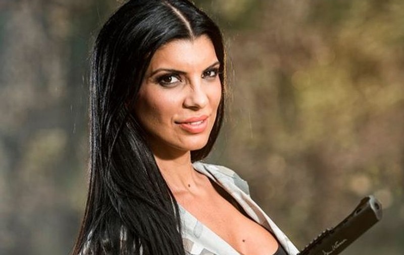 Tonciu, cu silicoanele la vedere la TV: "Mi-au ieşit sânii din sutien". Ce au văzut telespectatorii