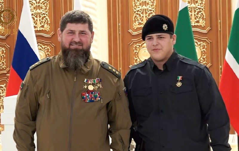 Adam, fiul lui Ramzan Kadîrov care abia a împlinit 16 ani, numit supraveghetorul noului batalion cecen din armata rusă: „Un rezultat firesc al meritelor semnificative”
