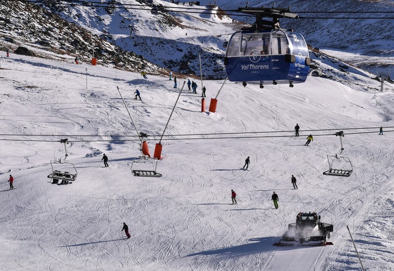 Val Thorens, prima dintre zonele alpine din Franța care a primit din nou schiorii pe 20 noiembrie. Foto: Profimedia