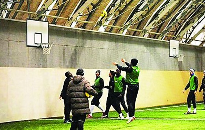 Chivu a dat-o pe baschet!