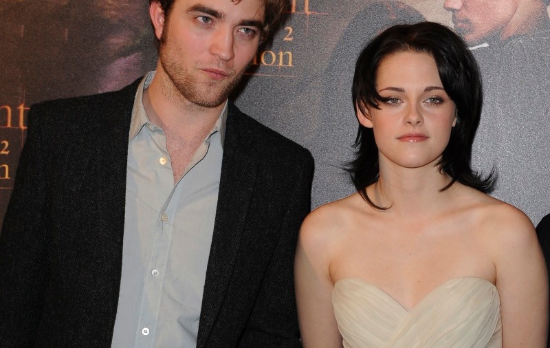Pattinson e îndrăgostit lulea de Kristen, iar ea e indiferentă