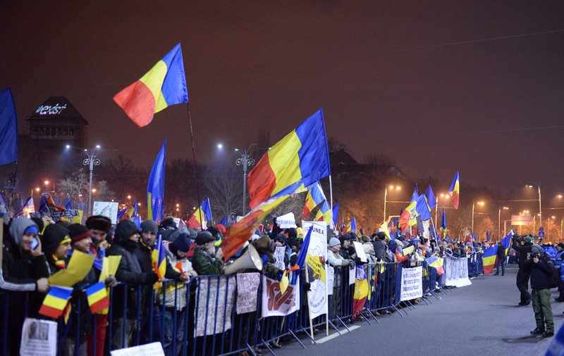A 20-a zi de proteste în București. Aproape 2.000 de oameni au protestat în Piața Victoriei și circa 100 la Palatul Cotroceni