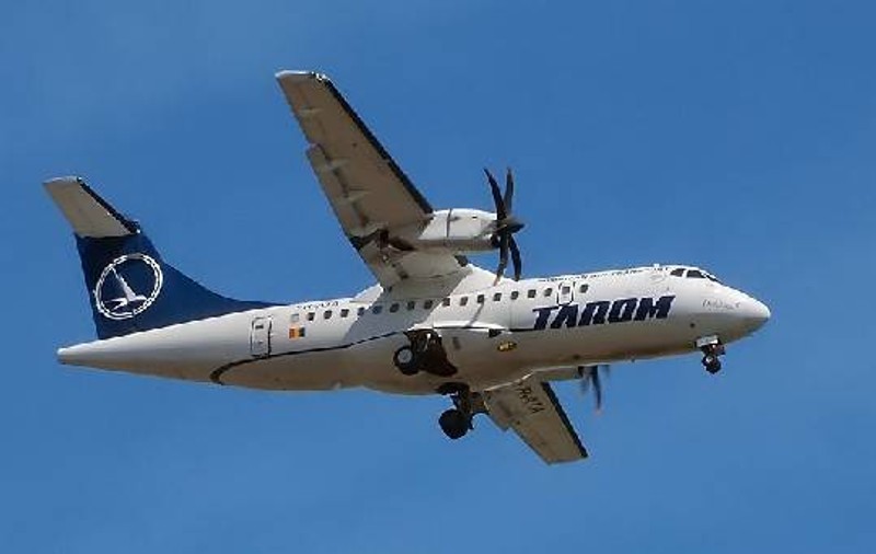 PANICĂ pe aeroport! Un avion al companiei Tarom a ieşit de pe pista la aterizare
