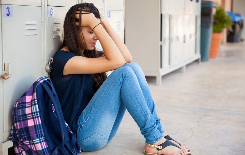 IN A RELATIONSHIP | Semnele care le indică părinților că adolescenții lor pot avea comportamente autodistructive