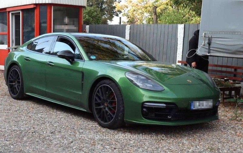 Un turc care conducea un Porsche verde, înmatriculat în Germania, le-a spus polițiștilor români că și-a cumpărat permisul cu 700 de euro