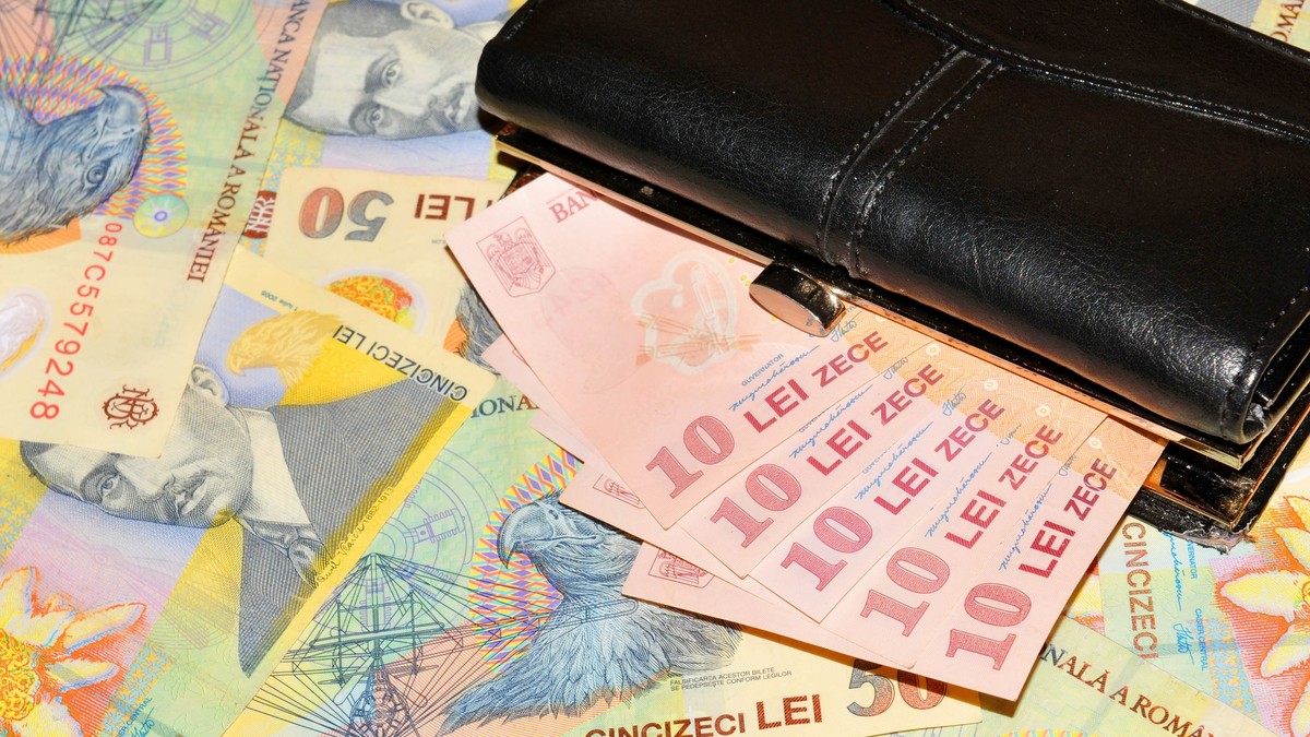 Au uitat să înregistreze contractele și s-au ales cu o amendă de 40.000 de lei