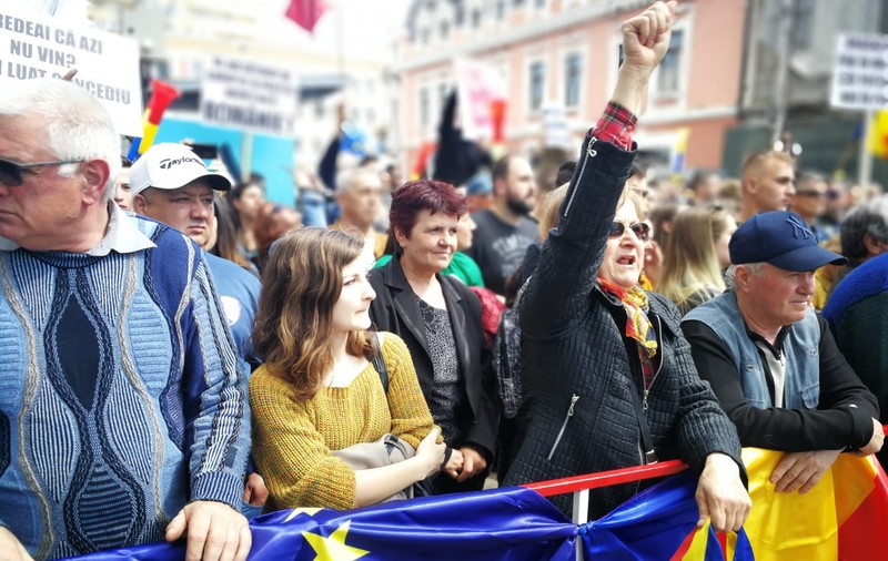 FOTO&VIDEO | Miting de amploare al PSD la Iași. Liviu Dragnea, aclamat și huiduit în Piața Unirii