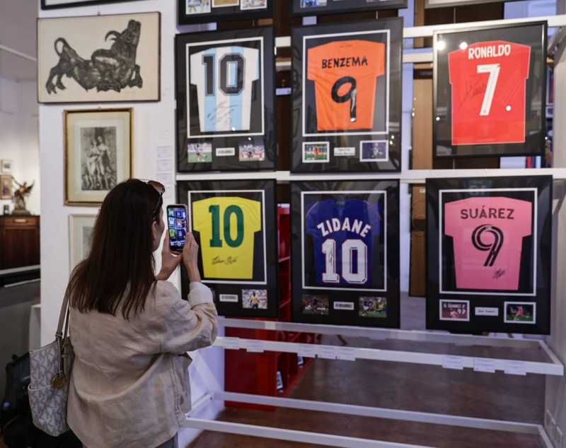 Cât costă un tricou semnat de Maradona sau Pele la gala caritabilă lansată de Ziua Națională Grigorescu