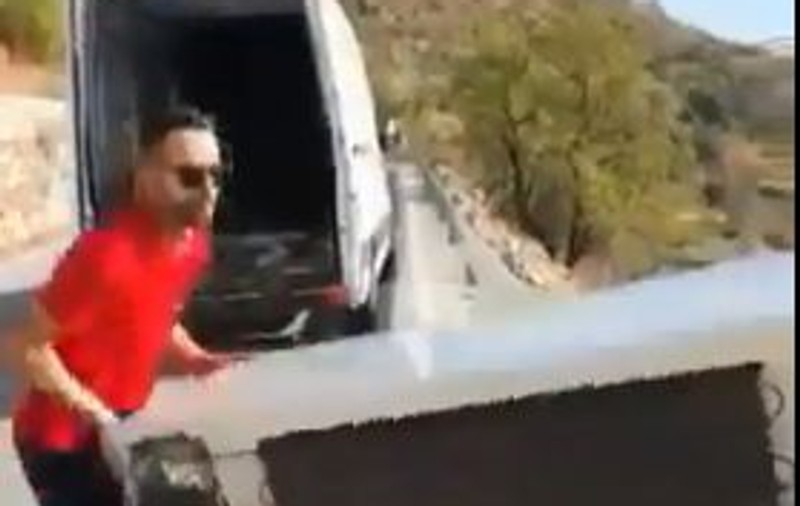 Ce a pățit un spaniol care a aruncat un frigider în natură. Poliția s-a sesizat imediat