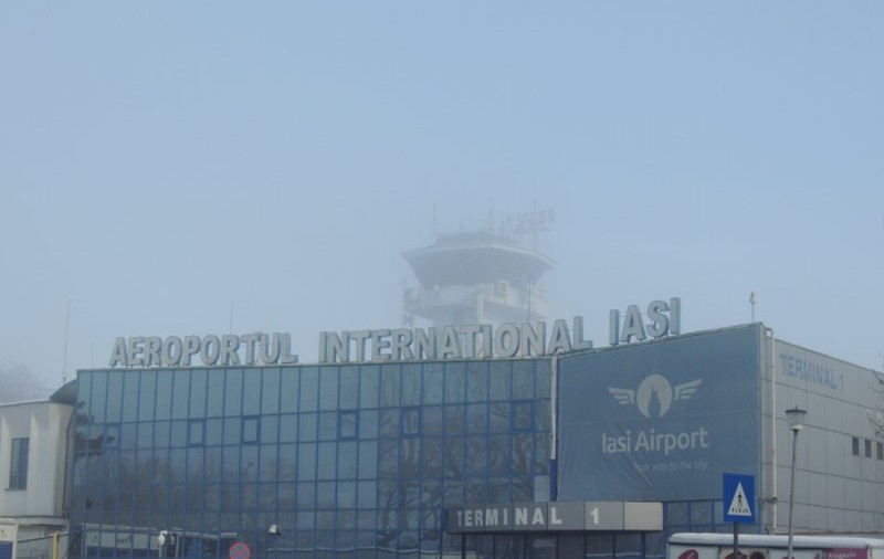 Aeroportul din Iași, încadrat la o categorie mai dificilă la aterizare, din cauza unor case