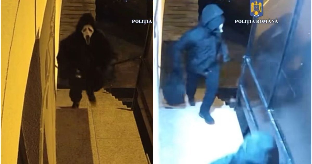 Unul dintre tâlharii din Brașov, îmbrăcat în negru și cu o mască pe față, ca în Scary Movie, urcă niște trepte. Al doilea bărbat se vede și el, dar din lateral. Au dat o spargere la o sală de jocuri din Brașov, 24 ianuarie 2025
