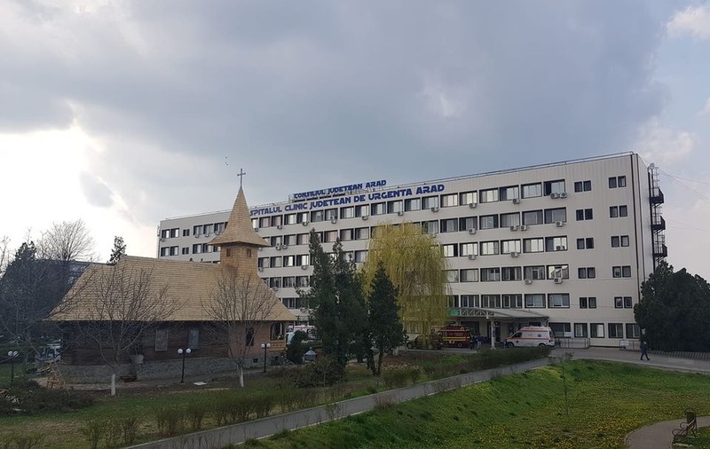 3 copii au ajuns la Urgențe, la Arad, cu fracturi de antebraț, după ce au acceptat „Superman Challenge”