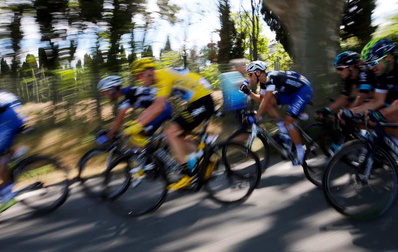 Turul Franței. De Gendt a câștigat la Mont Ventoux. Incident halucinant: Froome a căzut, blocat de fani și de motocicleta organizatorilor, a pierdut și a recuperat tricoul galben! VIDEO
