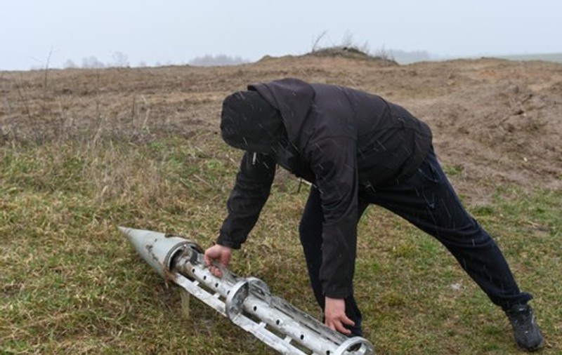 Investigație NY Times: Soldații ucraineni au folosit bombe cu dispersie, interzise în baza unei convenții internaționale, în atacuri asupra forțelor ruse