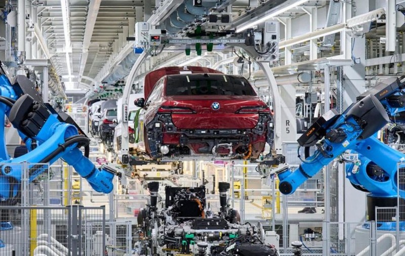 Revizia auto s-a scumpit cu peste 100% în 10 ani. Cât costă acum la Logan, Corolla și BMW Seria 5
