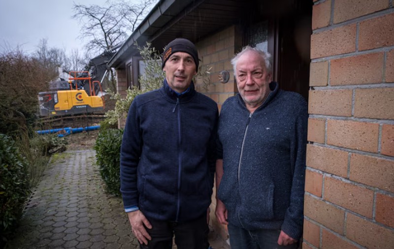 Un belgian a rămas uimit când l-a recunoscut pe muncitorul român care lucra în fața casei sale și pe care nu-l văzuse de 20 de ani: „Tu ești, Marius?”
