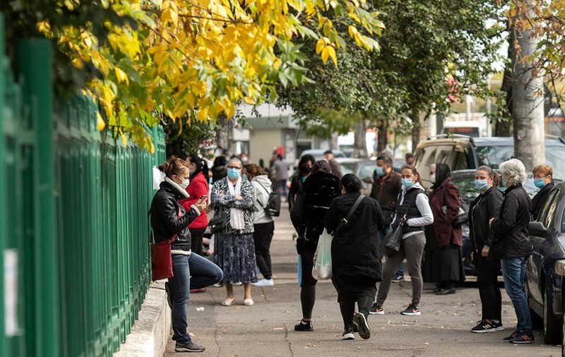 Școlile, grădinițele și universitățile din București se închid de marți, a anunțat Prefectura. Masca, obligatorie și în aer liber